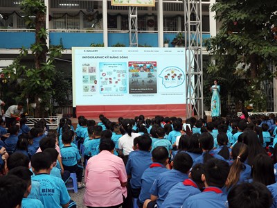 Trao tặng Thư viện số văn hóa S-Gallery đến 11 trường tiểu học