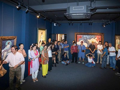 Triển lãm tranh sơn dầu “Sắc thân” của họa sĩ Đặng Văn Tứ