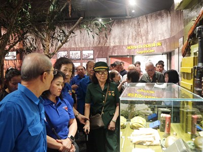 Khai mạc trưng bày chuyên đề “Thời thanh xuân trên tuyến đường 1C huyền thoại”