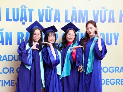 Trường Đại học Luật TP.HCM trao bằng cho gần 700 cử nhân