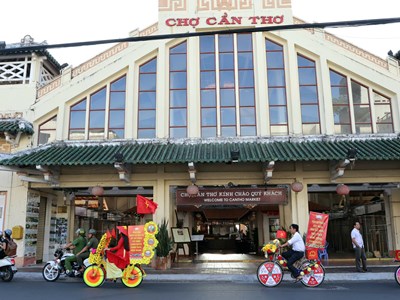 Tưng bừng Hội thi trang trí và diễu hành xe tuyên truyền bầu cử