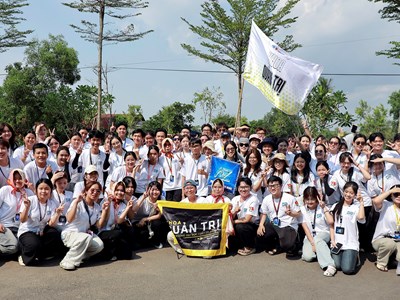 Hội trại “Thắp lửa truyền thống”: Kết nối các thế hệ sinh viên Luật TP.HCM