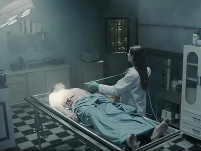 Đằng sau công việc ướp xác trong siêu phẩm kinh dị chuyển thể game