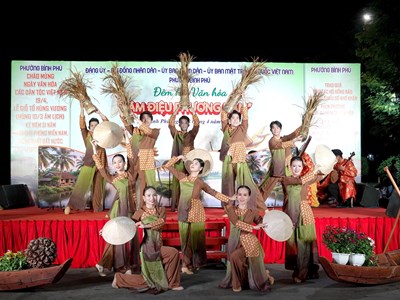 Tưng bừng đêm hội văn hóa “Âm điệu phương Nam” tại phường Bình Phú