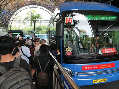 TP.HCM tri ân 10 hành khách đi xe buýt nhiều nhất tháng 7