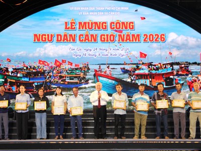 Tri ân người bám biển