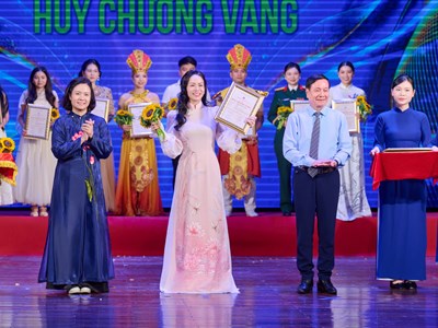 Nhật Kim Anh đoạt Huy chương Vàng với vai Thắm trong “Cuốn truyện bị đốt”