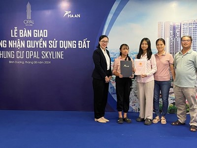 Cư dân Opal Skyline chính thức nhận bàn giao sổ hồng 