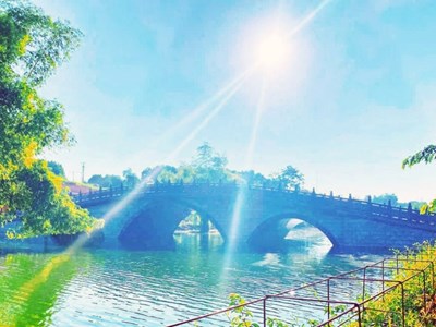 Vẻ đẹp rực rỡ của LAMORI dưới ánh hoàng hôn