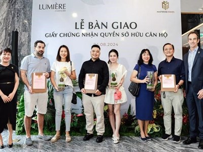 Masterise Homes® thăng hạng uy tín khi liên tục bàn giao sổ hồng đến cư dân