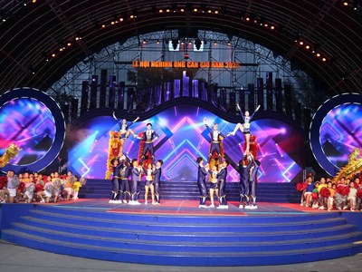 Không khí rộn rạng trước giờ khai mạc Lễ hội Nghinh Ông Cần Giờ năm 2025 