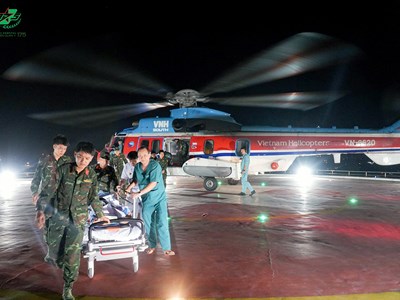 Chuyến bay cấp cứu đầu tiên từ Trường Sa về đất liền trong năm mới