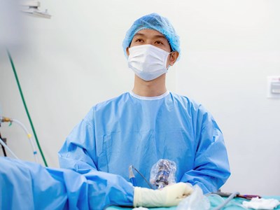 Đừng chủ quan với triệu chứng đau hàm, nghẹt mũi, chảy máu răng kéo dài