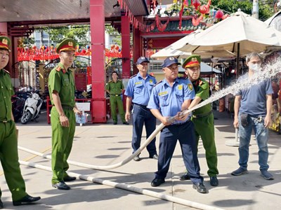 TP.HCM: Chủ động phòng ngừa cháy nổ tại Miếu Bà Thiên Hậu trước mùa lễ hội