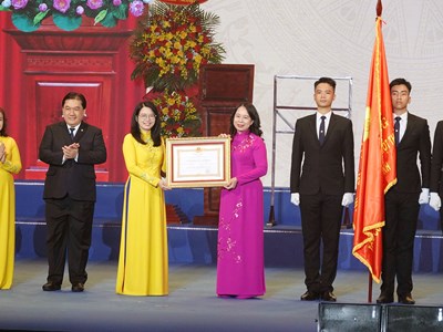 Saigontourist Group đón nhận Huân chương Lao động hạng Nhất