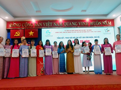 Trao giải Hội thi viết về chủ đề “50 năm tự hào Thành phố mang tên Bác Hồ kính yêu”