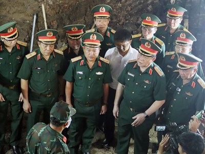 Đại tướng Nguyễn Trọng Nghĩa kiểm tra công tác tìm kiếm hài cốt liệt sĩ tại Công viên Lê Thị Riêng