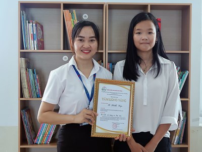 Nữ sinh lớp 10 và hành trình trao tặng những tủ sách yêu thương cho trẻ em Việt Nam