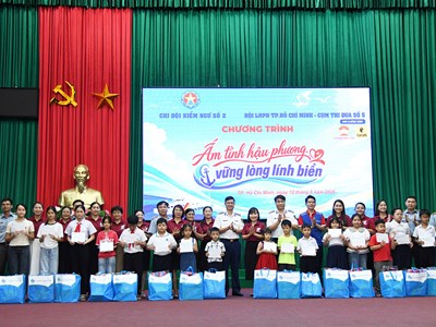 Chương trình “Ấm tình hậu phương - Vững lòng lính biển”