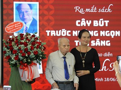 Nguyên Phó Tổng Biên tập Báo Văn Hóa ra sách mới ở tuổi 92