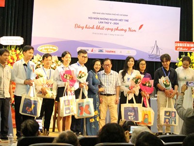 Tiếp sức cho những cây viết trẻ