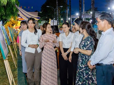 Triển lãm ký họa kháng chiến “Ký ức tháng Tư - Non sông thống nhất” 