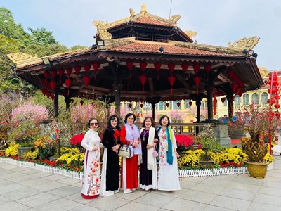 Du lịch Hà Nội khởi sắc rực rỡ: Khách quốc tế tăng đột phá