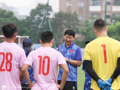 HLV Kim Sang-sik chốt danh sách 23 cầu thủ chuẩn bị cho trận đấu với Iraq