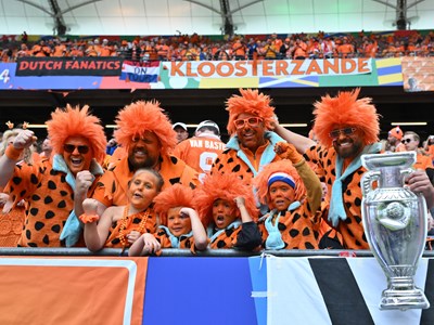 Ấn tượng với sự cuồng nhiệt của CĐV Hà Lan