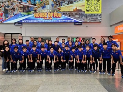 Tuyển nữ Việt Nam đã đến Cộng hoà Séc, chuẩn bị cho chuyến tập huấn