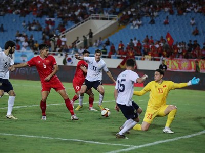 Tuyển Việt Nam thi đấu cố gắng trước  Nga