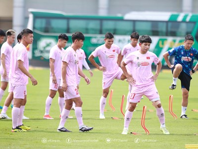 Tuyển Việt Nam trở lại tập luyện, chuẩn bị cho trận đấu với Thái Lan
