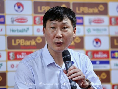 HLV Kim Sang-sik cảm ơn người hâm mộ vì luôn đồng hành cùng tuyển Việt Nam