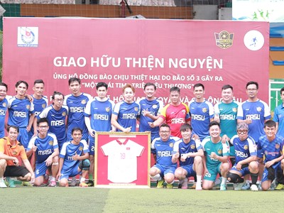 Trận đấu thiện nguyện quyên góp 125 triệu đồng ủng hộ đồng bào vùng bão, lũ