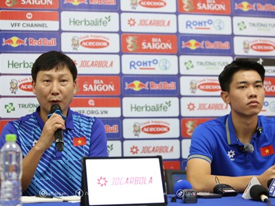 HLV Kim Sang-sik: Toàn đội hướng đến kết quả tốt nhất dành tặng khán giả