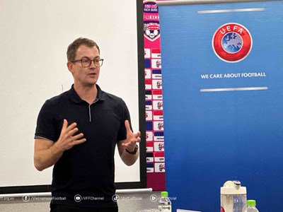 Chuyên gia UEFA đánh giá cao tiềm năng của bóng đá nữ Việt Nam