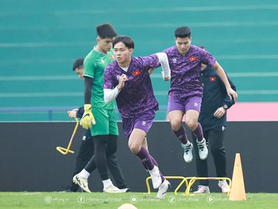 Tiền đạo tuyển Việt Nam thận trọng trước Indonesia