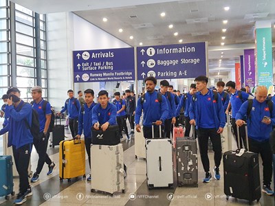 Tuyển Việt Nam đã đến Manila, chuẩn bị thi đấu với Philippines