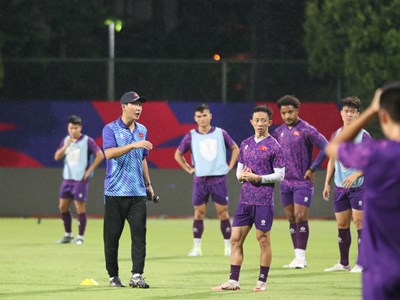 Tuyển Việt Nam có buổi tập đầu tiên tại Singapore