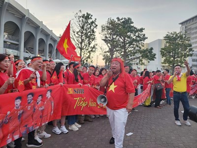 Các cổ động viên sẵn sàng “tiếp lửa” cho tuyển Việt Nam