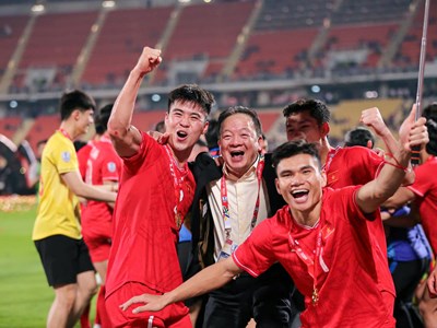 Sự toả sáng của “những chiến binh” nhà bầu Hiển