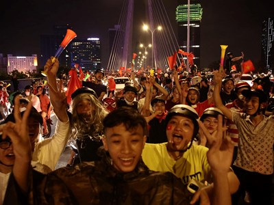 Người dân TP.HCM xuống đường ăn mừng đội tuyển Việt Nam vô địch ASEAN Cup 2024