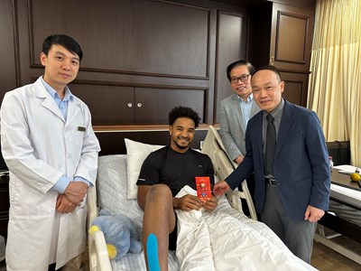 Tiền đạo Nguyễn Xuân Son xuất viện