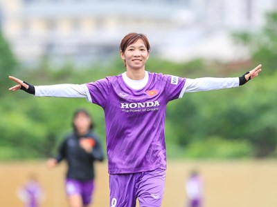 Quả bóng vàng 2024 Trần Thị Thuỳ Trang: Niềm đam mê bất tận với trái bóng tròn