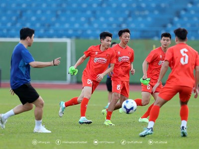 Đội tuyển Việt Nam tích cực tập luyện tại Bình Dương