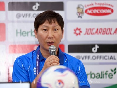 HLV Kim Sang-sik: Chiến thắng này dành tặng người hâm mộ