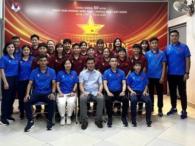 Lãnh đạo VFF động viên đội tuyển Futsal nữ Việt Nam thi đấu tại giải châu Á