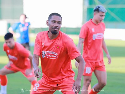 Hậu vệ Việt kiều nói gì trong lần đầu tập trung cùng đội tuyển Việt Nam?