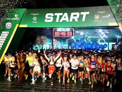 Khoảng 10.000 người tham dự Giải Marathon quốc tế “Vietcombank Mekong Delta” Hậu Giang 2025