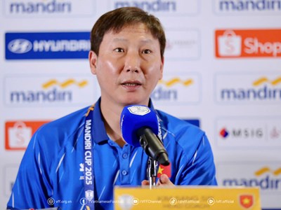 HLV Kim Sang-sik thận trọng trước U23 Philippines